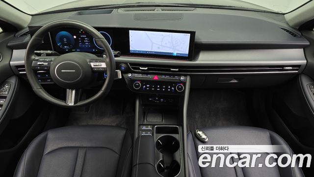 Hyundai Sonata — interior