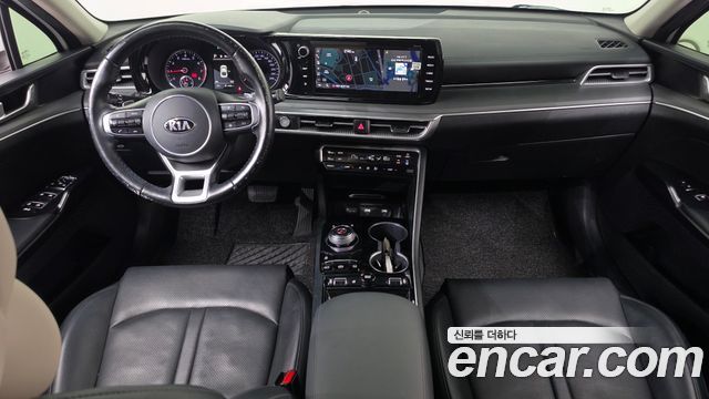 Kia K5 — interior