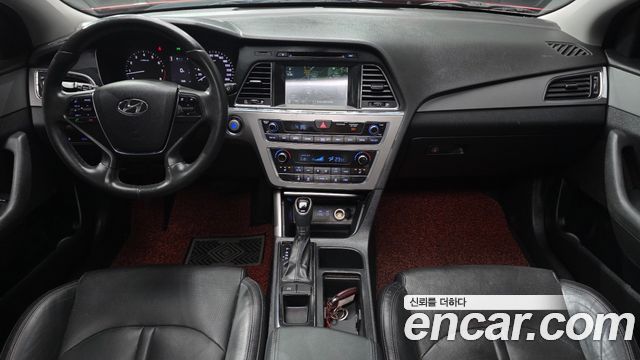 Hyundai Sonata — interior