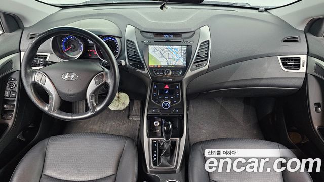Hyundai Avante — interior