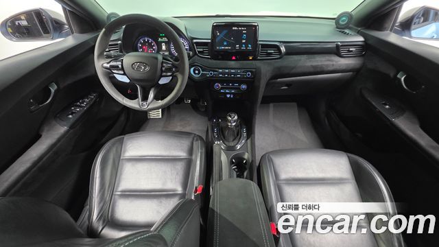 Hyundai Veloster — interior