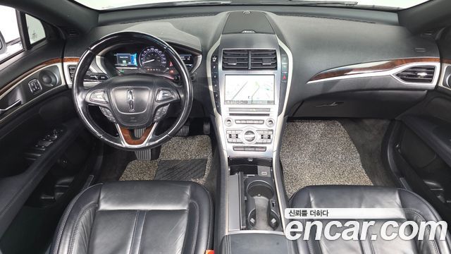 Lincoln MKZ — interior