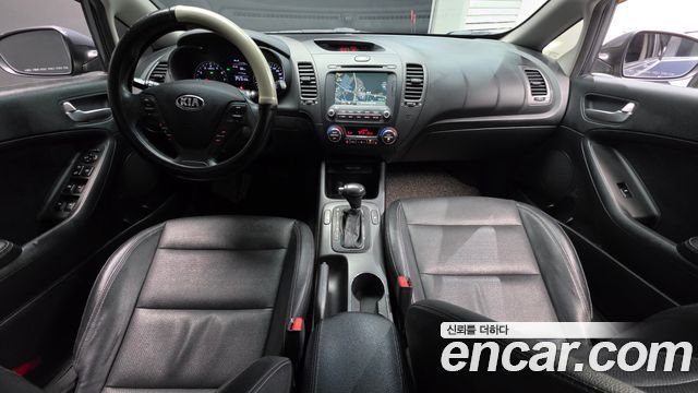 Kia K3 — interior