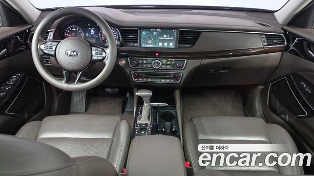 Kia K7 — interior