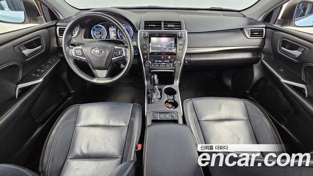 Toyota Camry — interior