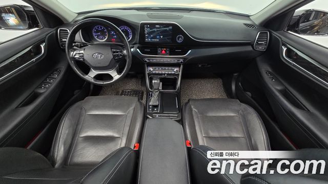 Hyundai Grandeur — interior