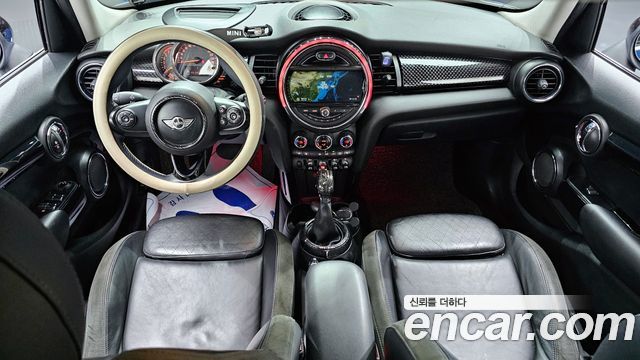 MINI Cooper — interior