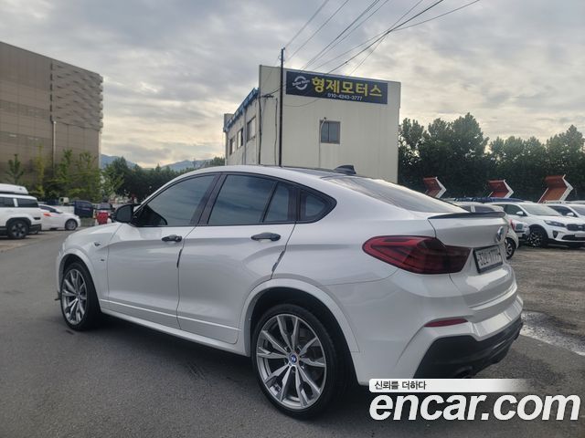 BMW X4 — interior