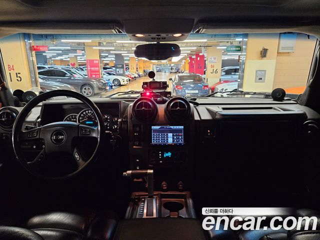 Hummer H2 — interior