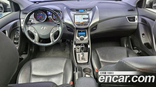 Hyundai Avante — interior