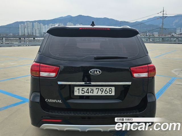 Kia Carnival — interior