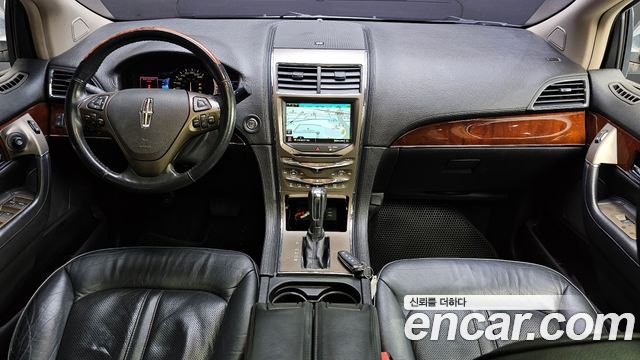 Lincoln MKX — interior