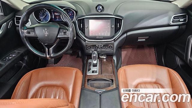Maserati Ghibli — interior