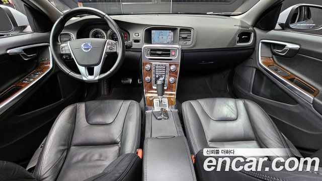 Volvo S60 — interior