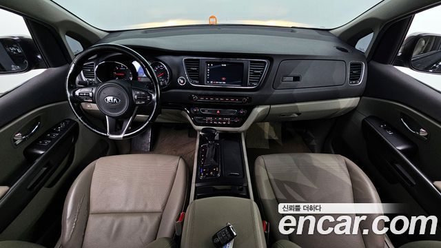 Kia Carnival — interior