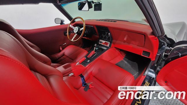 Chevrolet Corvette — interior