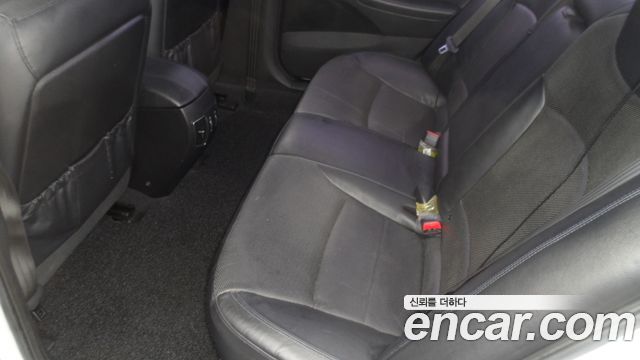 Hyundai Sonata — interior