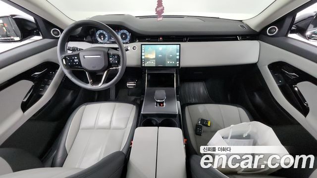 Land Rover Range Rover Evoque — interior