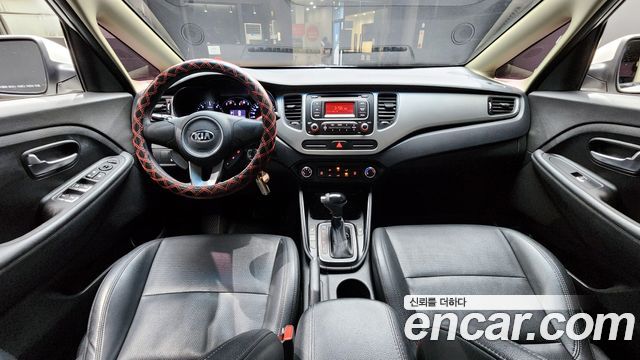 Kia Carens — interior