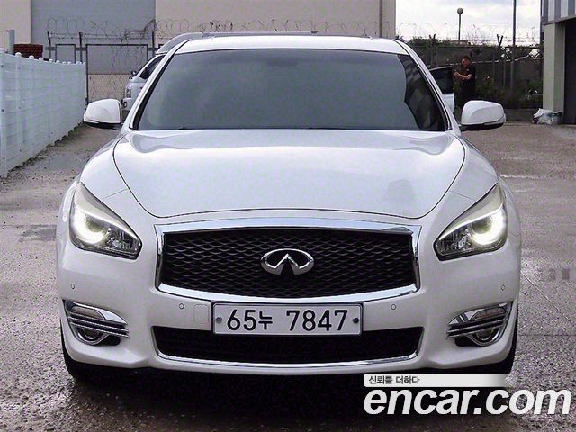 Infiniti Q70 — exterior
