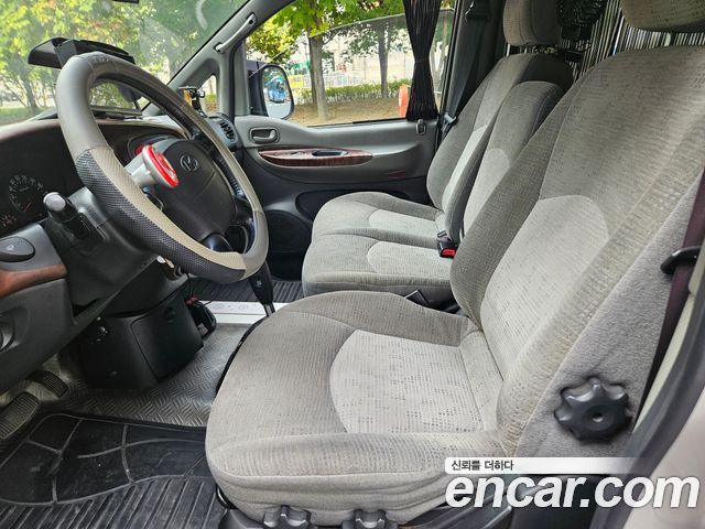 Hyundai Starex — interior