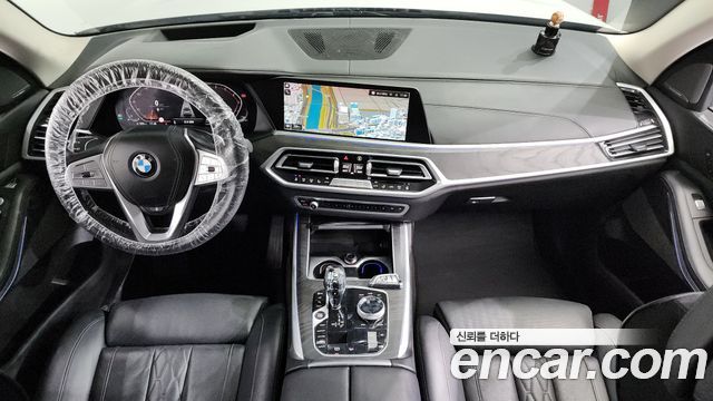 BMW X7 — interior