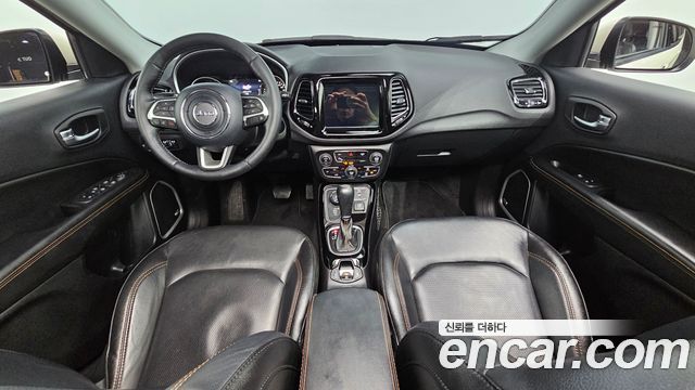 Jeep Compass — interior