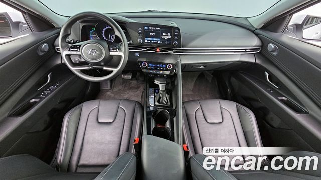 Hyundai Avante — interior