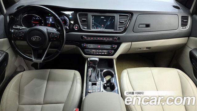 Kia Carnival — interior