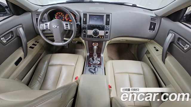 Infiniti FX — interior