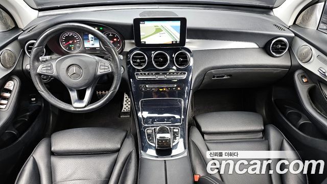 Mercedes-Benz GLC-Class — interior