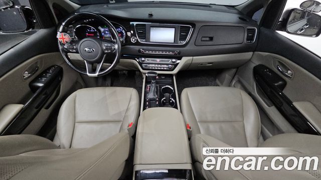 Kia Carnival — interior