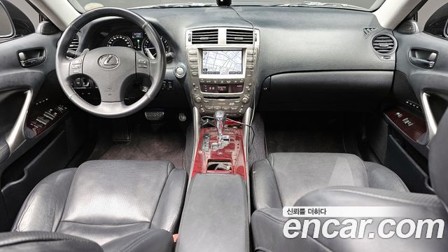 Lexus IS — interior