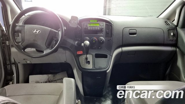 Hyundai Starex — interior