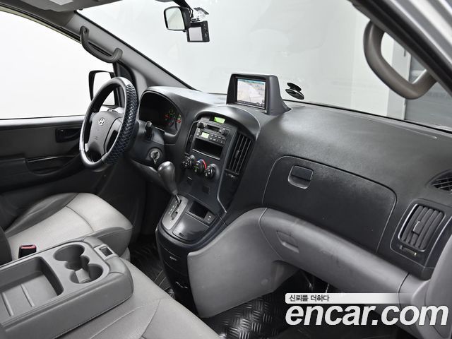 Hyundai Starex — interior