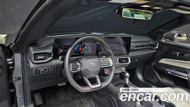 Ford Mustang — interior