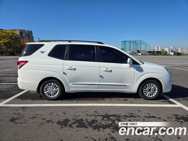 KG Mobility Korando — interior
