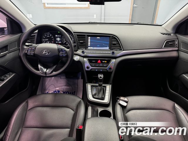 Hyundai Avante — interior