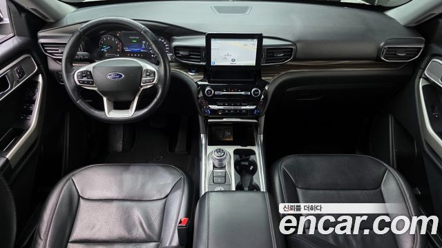 Ford Explorer — interior
