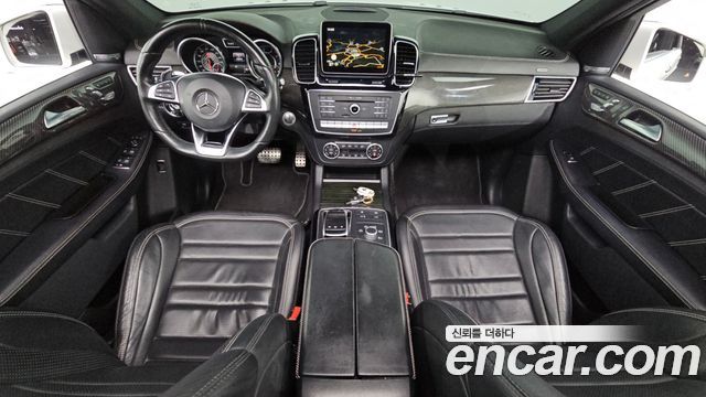 Mercedes-Benz GLE-Class — interior