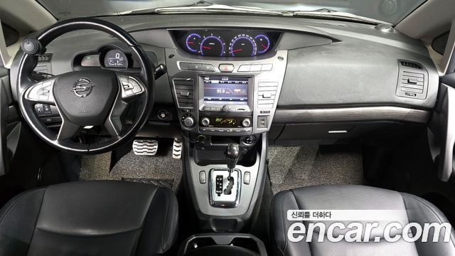 KG Mobility Korando — interior