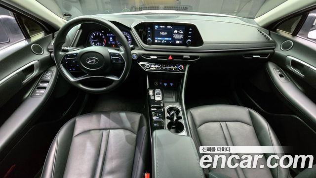 Hyundai Sonata — interior