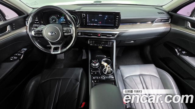 Kia K5 — interior