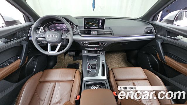 Audi Q5 — interior