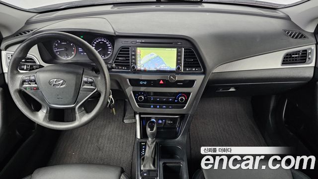 Hyundai Sonata — interior