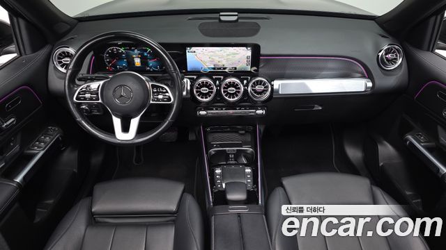 Mercedes-Benz GLB-Class — interior