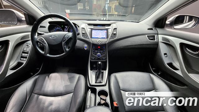 Hyundai Avante — interior