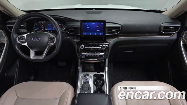 Ford Explorer — interior