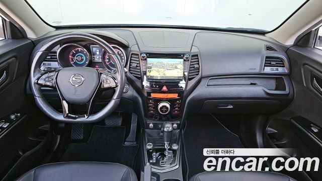 KG Mobility Tivoli — interior