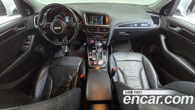 Audi Q5 — interior